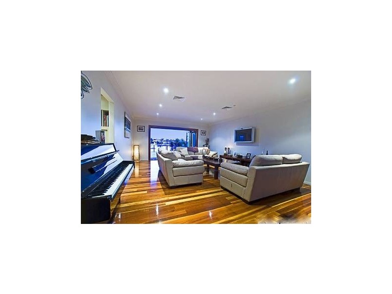 62 Midnight CT, Runaway Bay QLD 4216