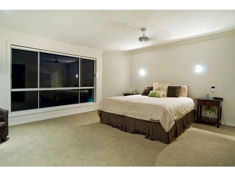 62 Midnight CT, Runaway Bay QLD 4216