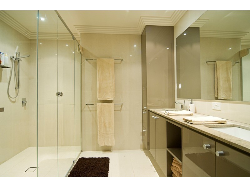 62 Midnight CT, Runaway Bay QLD 4216