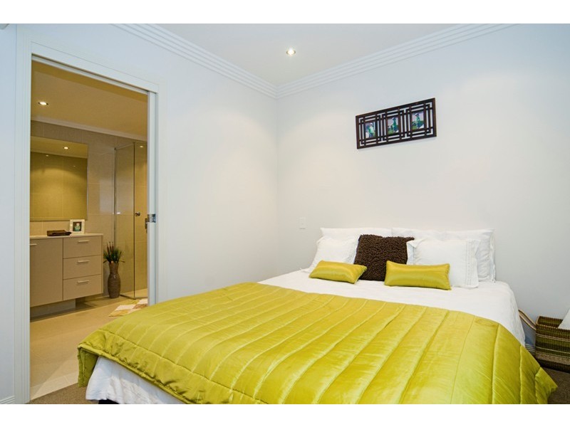 62 Midnight CT, Runaway Bay QLD 4216