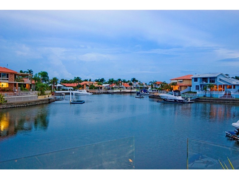 62 Midnight CT, Runaway Bay QLD 4216