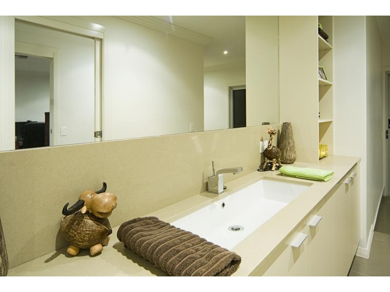 62 Midnight CT, Runaway Bay QLD 4216