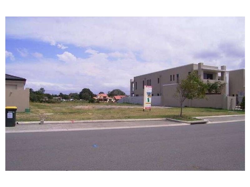 147 Sir Bruce Small Blvd, Benowa QLD 4217
