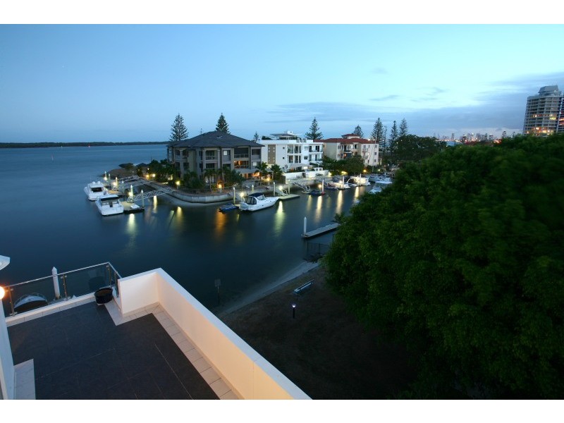 10/27 Madang Crescent, Runaway Bay QLD 4216