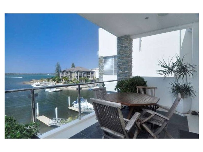 10/27 Madang Crescent, Runaway Bay QLD 4216