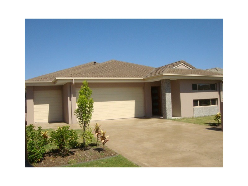 9116 Peter Senior Drive, Hope Island QLD 4212