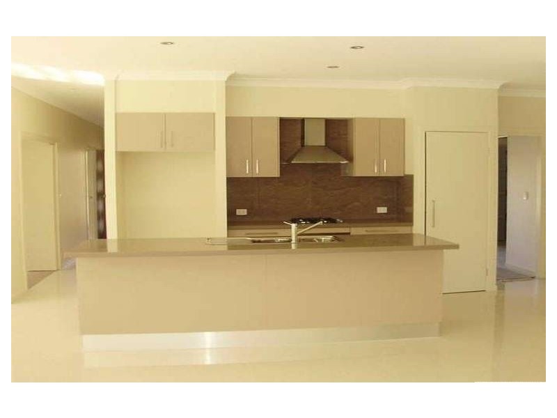 9116 Peter Senior Drive, Hope Island QLD 4212