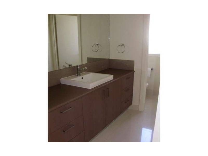 9116 Peter Senior Drive, Hope Island QLD 4212