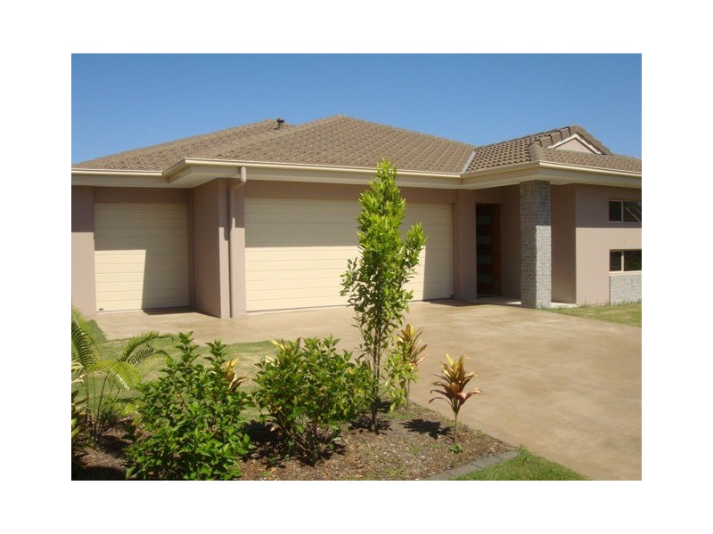 9116 Peter Senior Drive, Hope Island QLD 4212