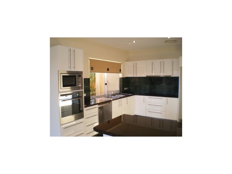 Sovereign Islands QLD 4216