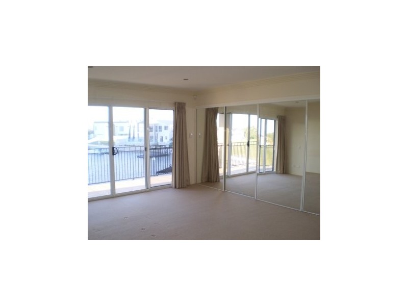 Sovereign Islands QLD 4216