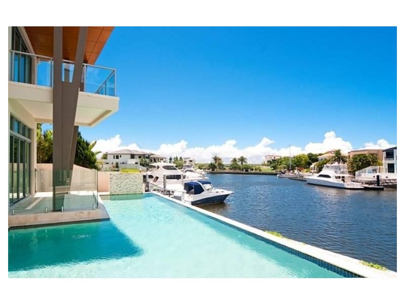 16 Regents Court, Sovereign Islands QLD 4216