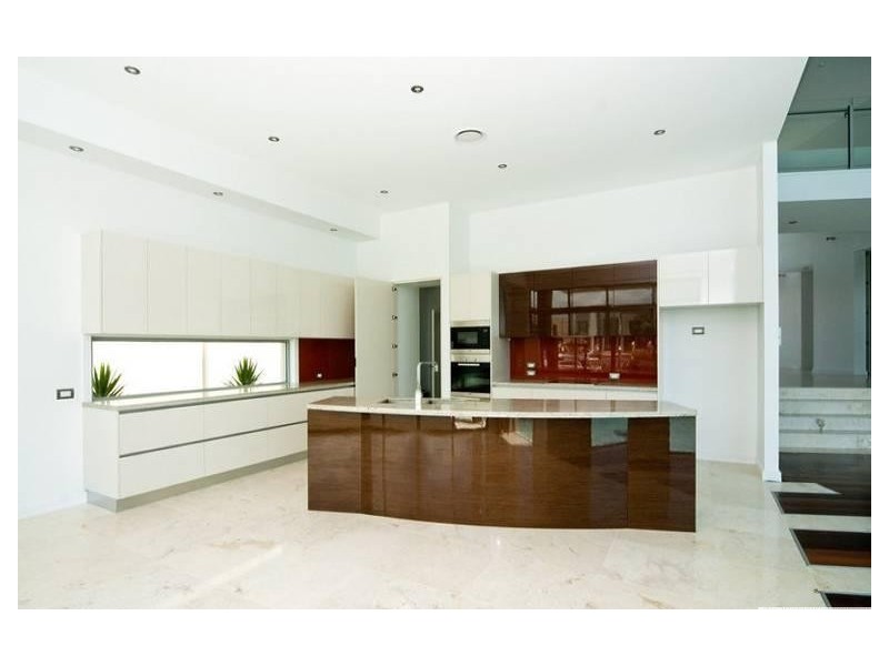 16 Regents Court, Sovereign Islands QLD 4216