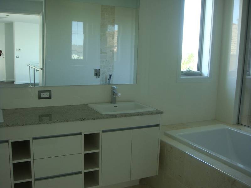 16 Regents Court, Sovereign Islands QLD 4216