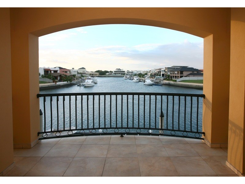 23 Regents Court, Sovereign Islands QLD 4216