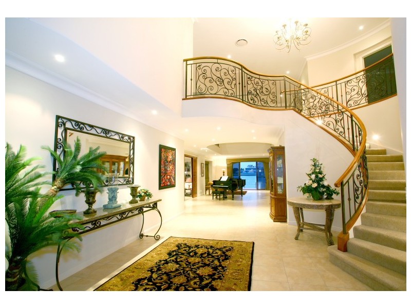 23 Regents Court, Sovereign Islands QLD 4216