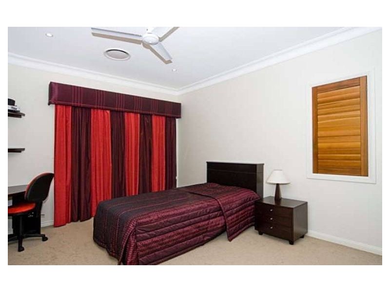 23 Regents Court, Sovereign Islands QLD 4216