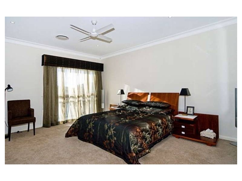 23 Regents Court, Sovereign Islands QLD 4216