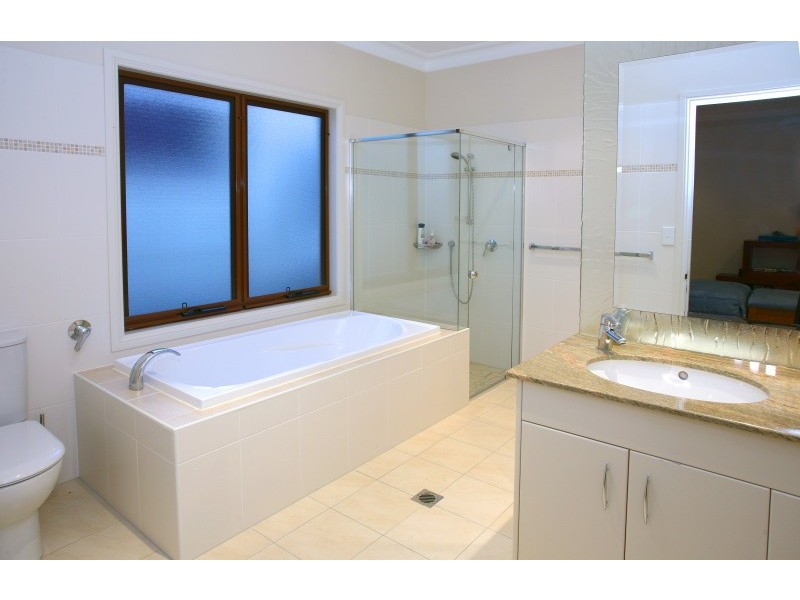 23 Regents Court, Sovereign Islands QLD 4216