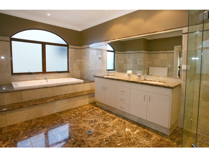 23 Regents Court, Sovereign Islands QLD 4216