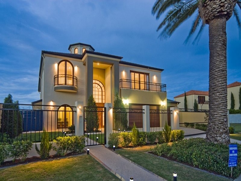 8 Knightsbridge Parade East, Sovereign Islands QLD 4216