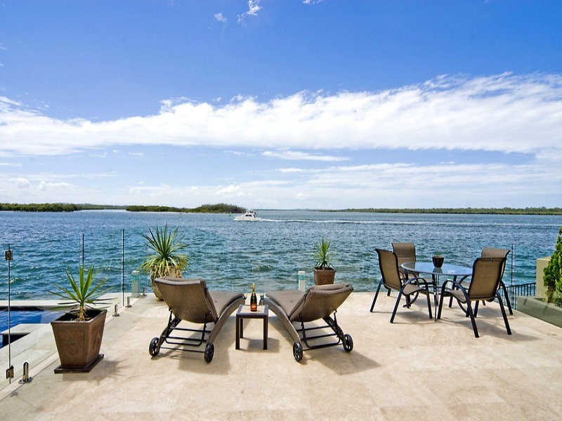 8 Knightsbridge Parade East, Sovereign Islands QLD 4216