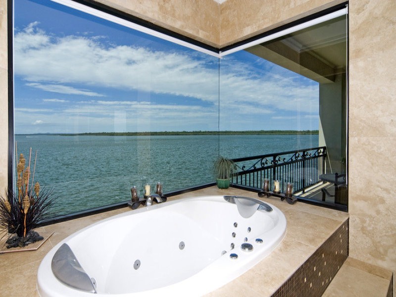 8 Knightsbridge Parade East, Sovereign Islands QLD 4216