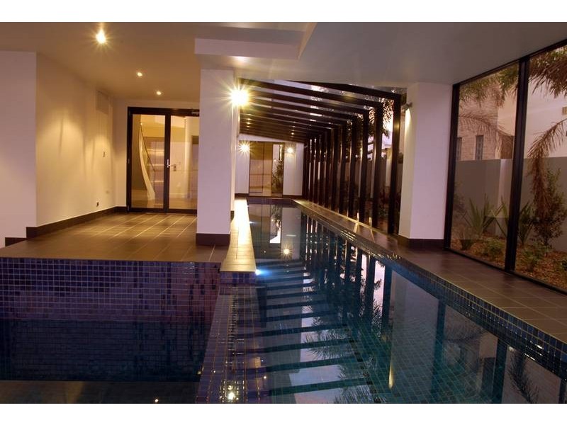 21 King Arthurs Court, Sovereign Islands QLD 4216