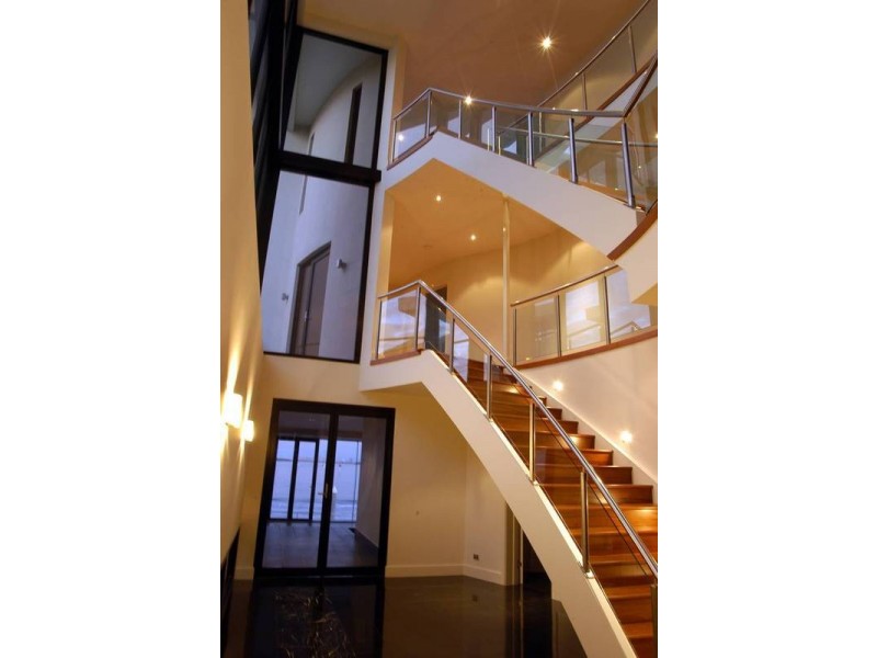 21 King Arthurs Court, Sovereign Islands QLD 4216