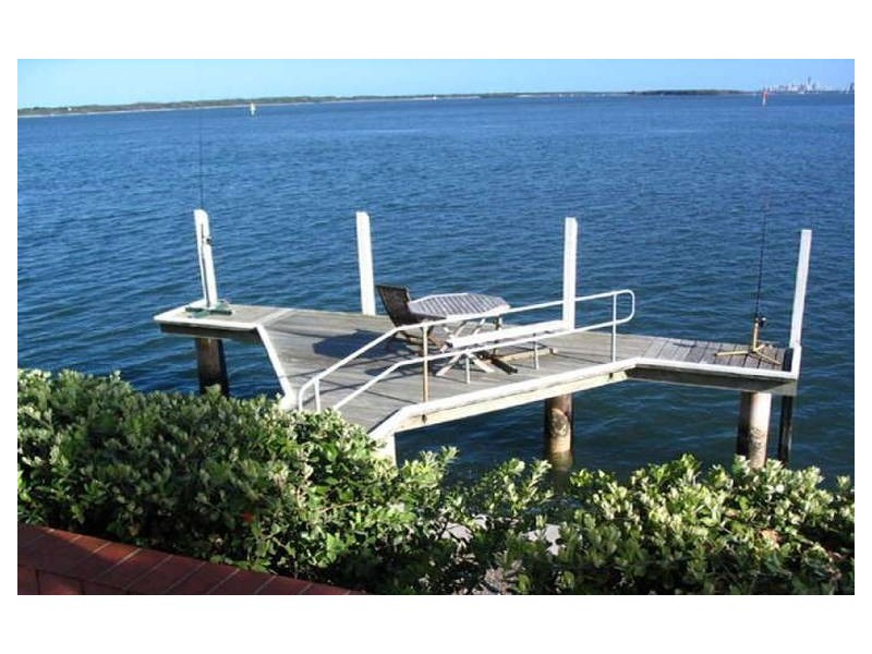 Sovereign Islands QLD 4216