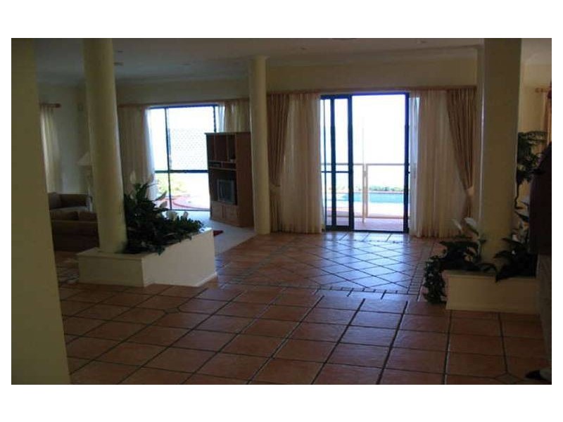 Sovereign Islands QLD 4216