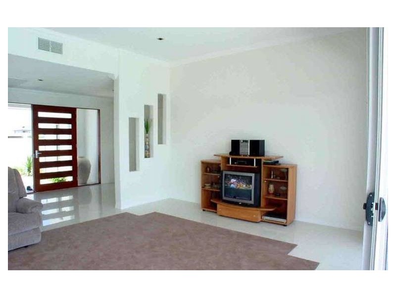 15 Manacor Place, Runaway Bay QLD 4216