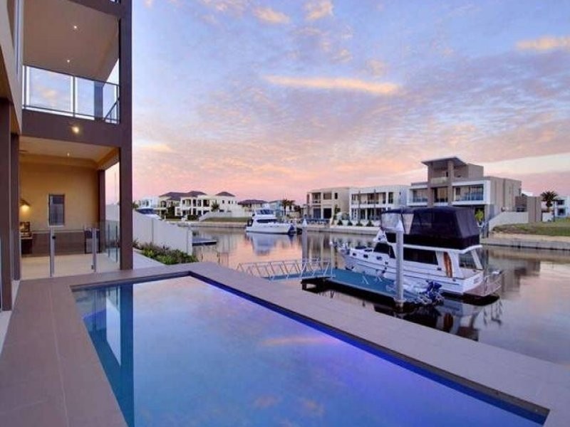 Sovereign Islands QLD 4216