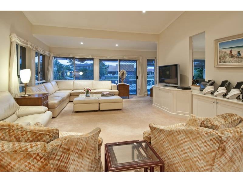 54 Midnight Ct, Runaway Bay QLD 4216