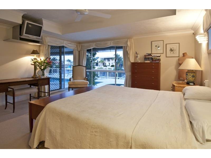 54 Midnight Ct, Runaway Bay QLD 4216