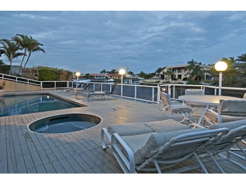 54 Midnight Ct, Runaway Bay QLD 4216