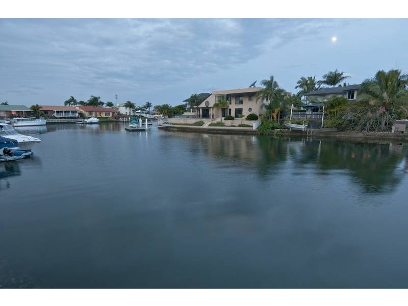 54 Midnight Ct, Runaway Bay QLD 4216