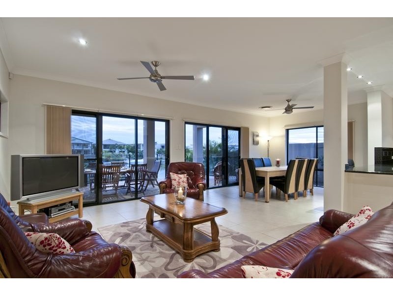 Hope Island QLD 4212