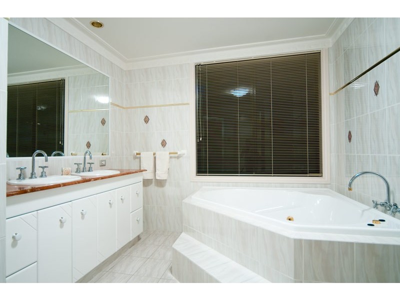 21 The Sovereign Mile, Sovereign Islands QLD 4216