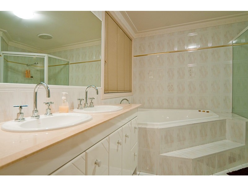 21 The Sovereign Mile, Sovereign Islands QLD 4216