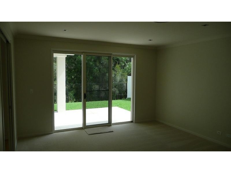 8 RHODIUM CR, Hope Island QLD 4212