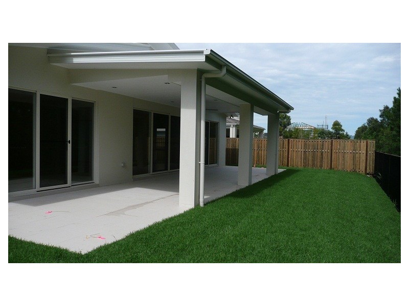 8 RHODIUM CR, Hope Island QLD 4212