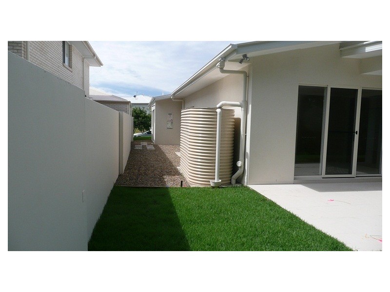 8 RHODIUM CR, Hope Island QLD 4212