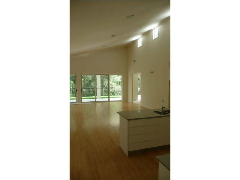 8 RHODIUM CR, Hope Island QLD 4212