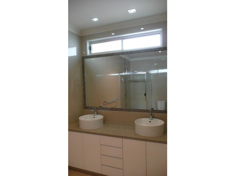 8 RHODIUM CR, Hope Island QLD 4212