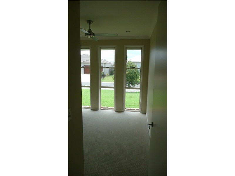 32 Rhodium Cres, Hope Island QLD 4212