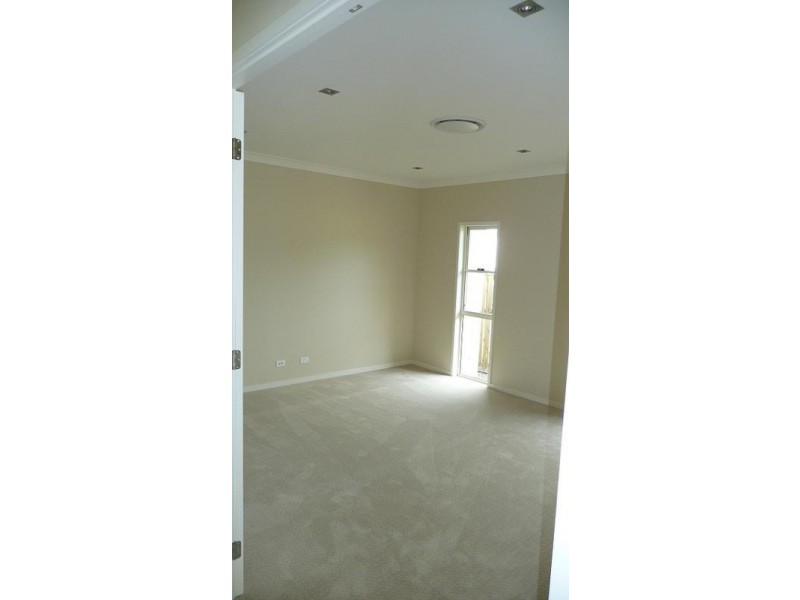 32 Rhodium Cres, Hope Island QLD 4212