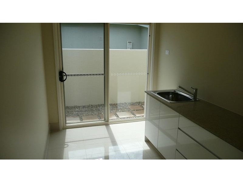 32 Rhodium Cres, Hope Island QLD 4212