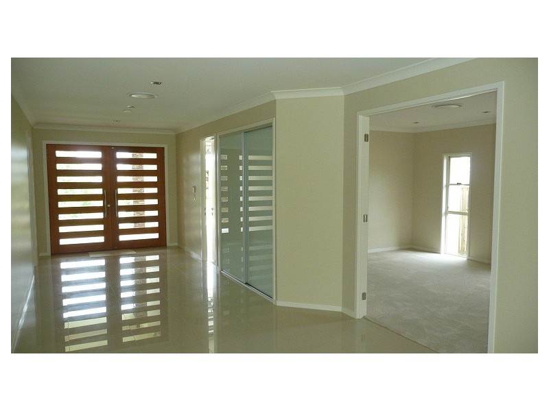 32 Rhodium Cres, Hope Island QLD 4212