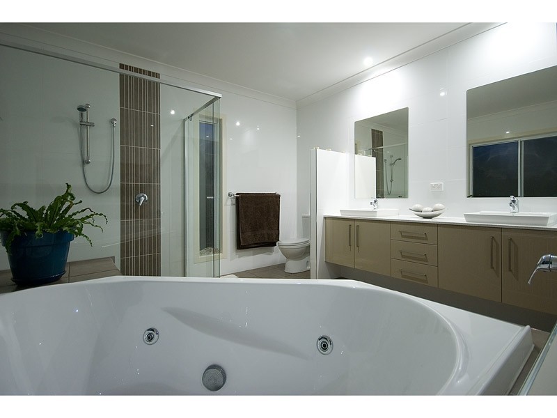 29 Rhodium Cres, Hope Island QLD 4212